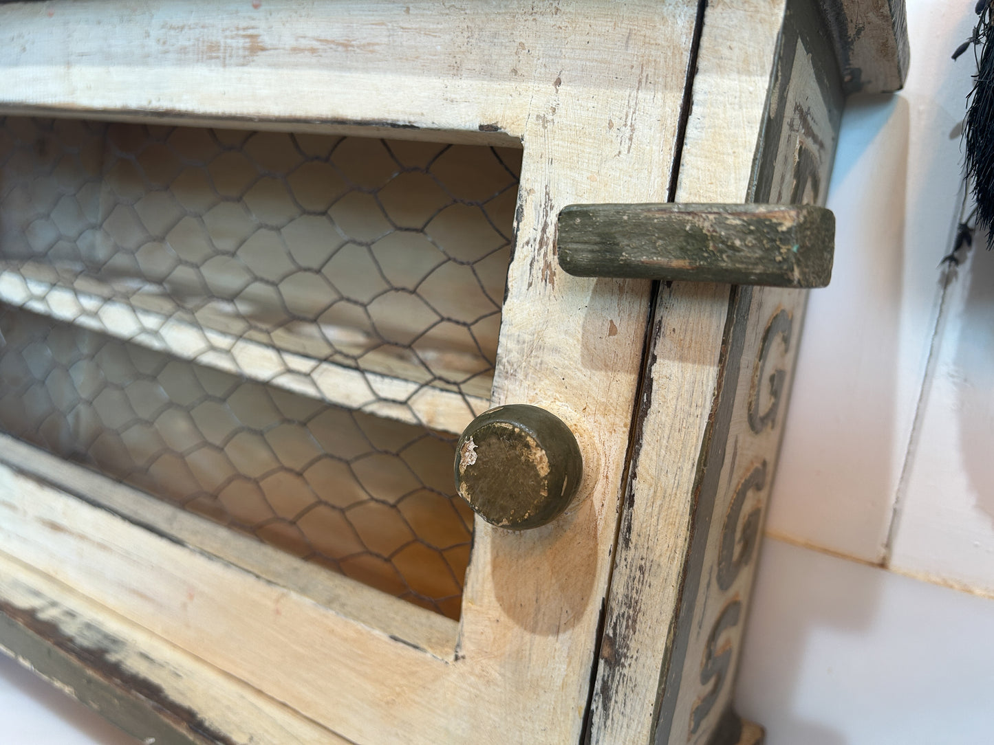 Vintage Cream Rustic Wooden Egg Holder Box / Egg Cabinet