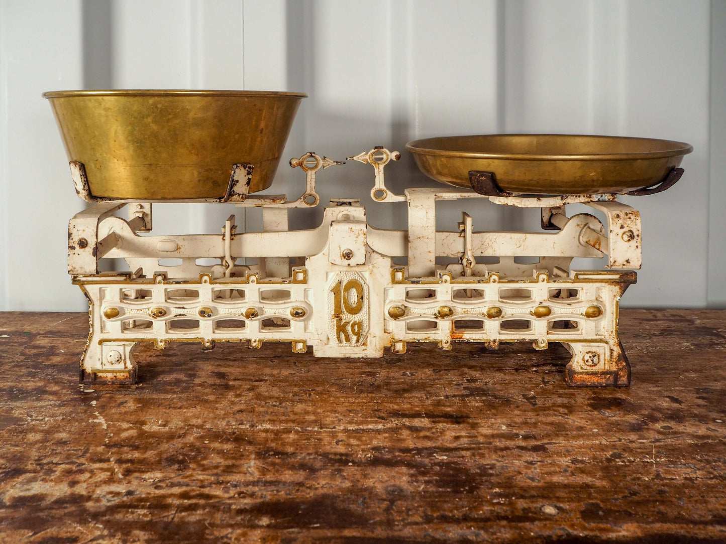 Antique Vintage Cast Iron 10kg Groceries Scales with Brass Pans
