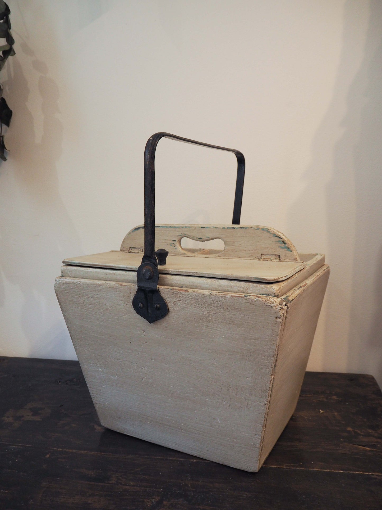 Vintage Painted Wooden Housemaids Caddy With Handle / Storage Trug