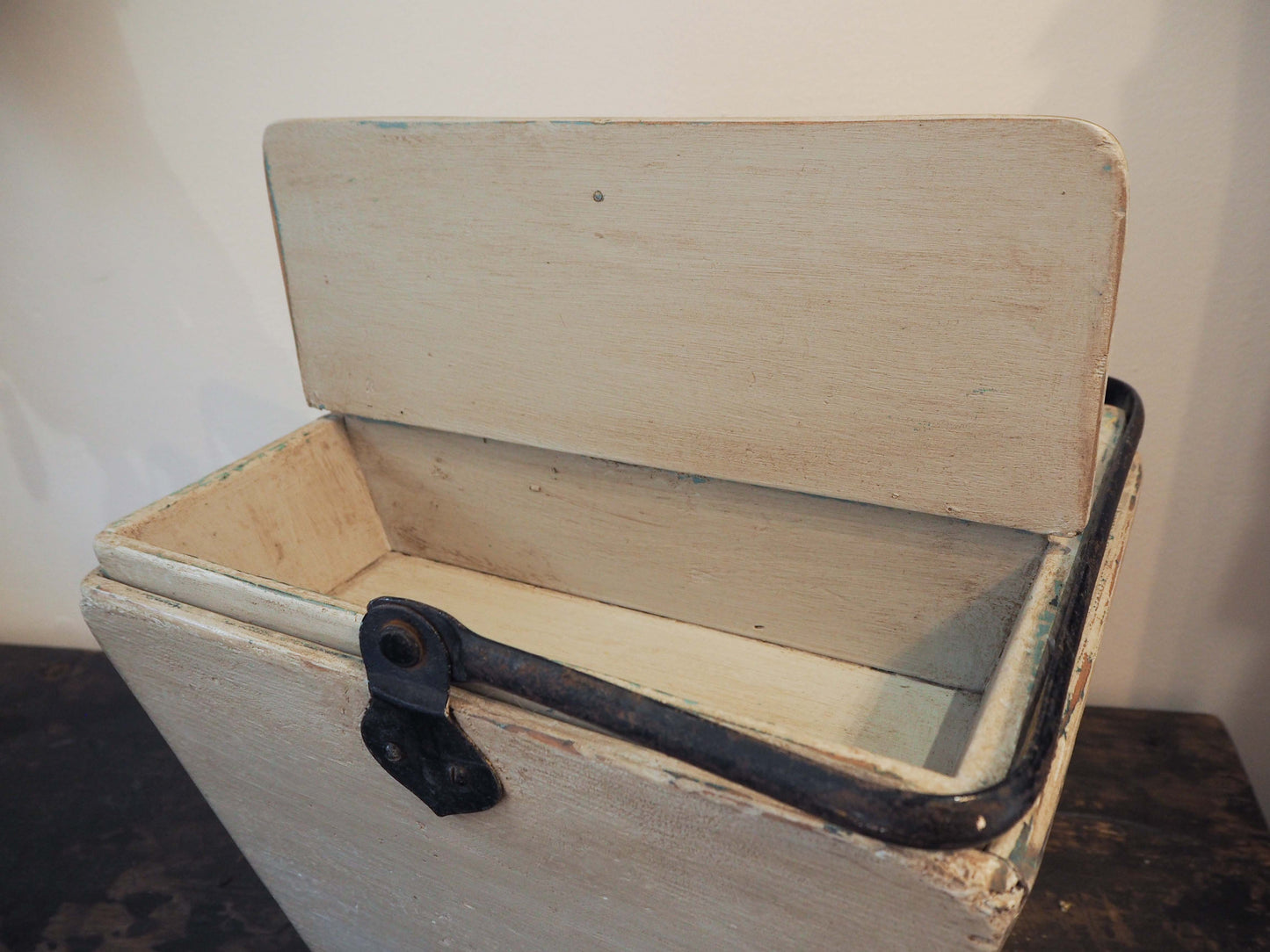 Vintage Painted Wooden Housemaids Caddy With Handle / Storage Trug