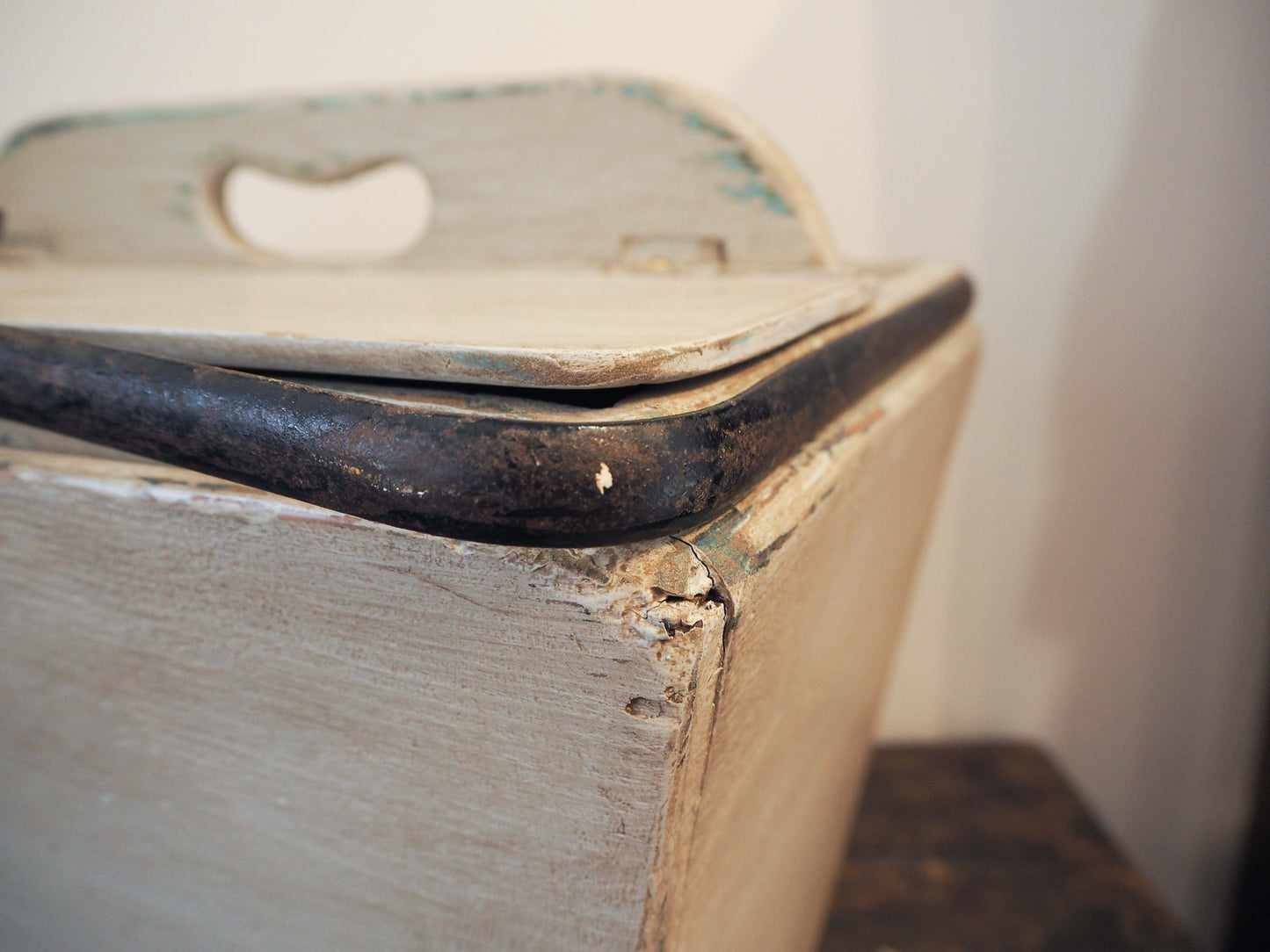 Vintage Painted Wooden Housemaids Caddy With Handle / Storage Trug