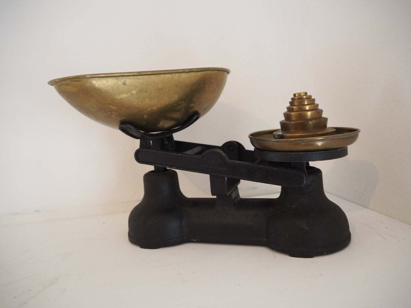 Vintage Antique Salter Black Cast Iron Kitchen Weighing Scales with Weights and Brass Pans