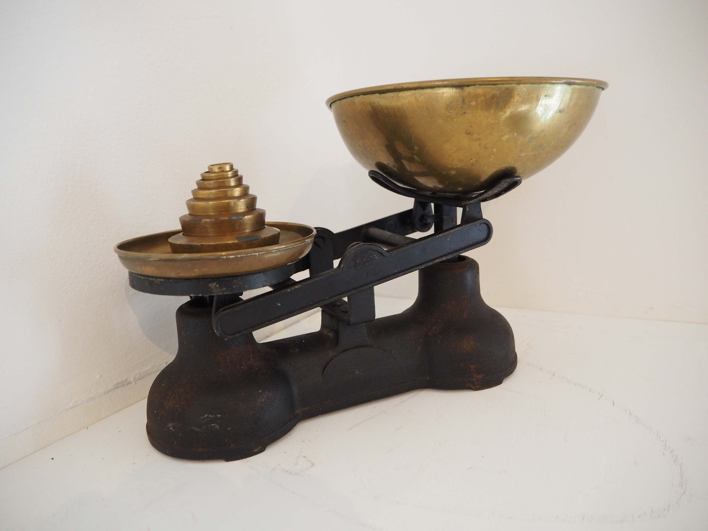 Vintage Antique Salter Black Cast Iron Kitchen Weighing Scales with Weights and Brass Pans