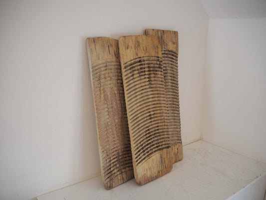 Vintage Antique Wooden Rustic Primitive Elm Ribbed Washboard