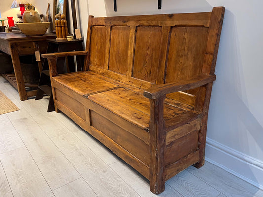 Antique 19th-Century Welsh Pitch Pine Settle Bench with Hinged Seat / Decorative Furniture