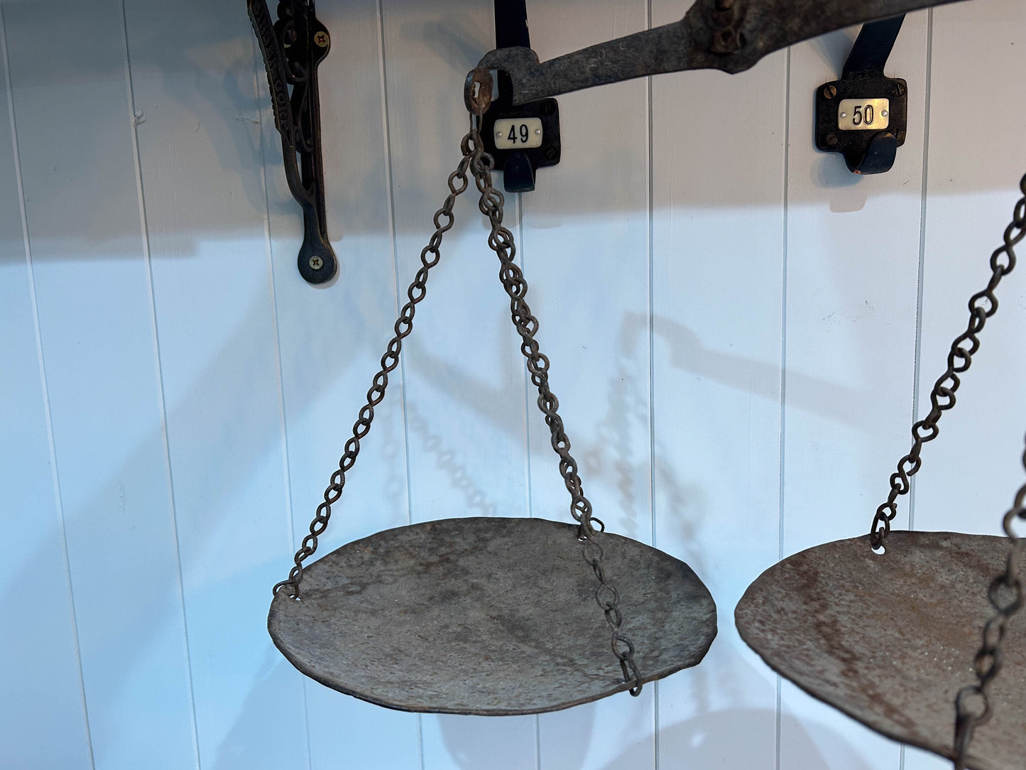 Old Vintage Iron Mercantile Scale Hand Balance from India / TARAJU Hanging Round Pan / Antique Chain Weighing Scale / Vintage Iron Scale