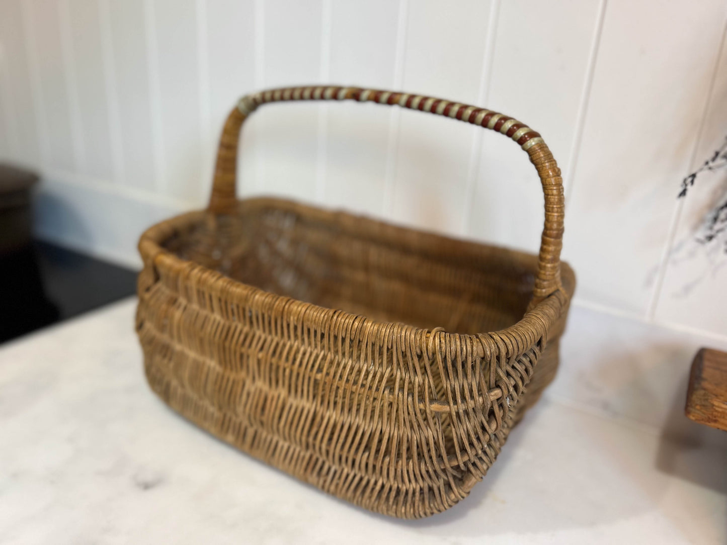 Vintage Wicker Hand Woven Basket Hamper with Handle