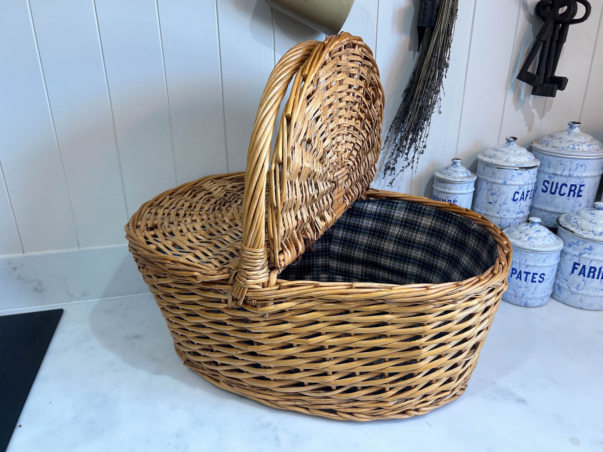 Vintage Picnic Wicker Basket Hamper with Handle