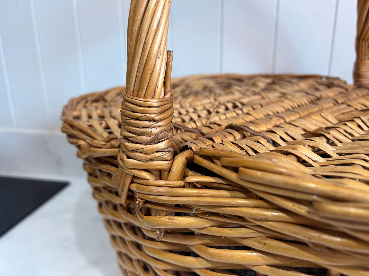 Vintage Picnic Wicker Basket Hamper with Handle