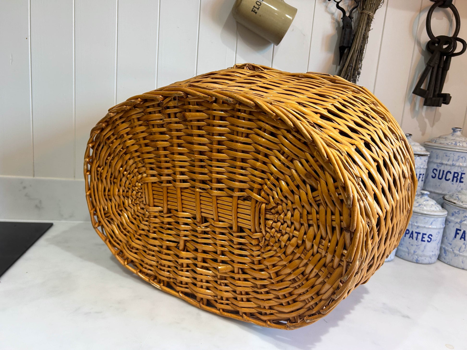 Vintage Picnic Wicker Basket Hamper with Handle