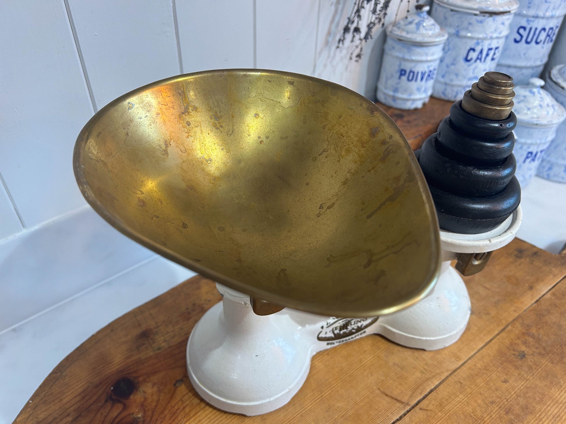 Vintage Heavy Antique Viking White Cream Cast Iron Brass Wolverhampton Kitchen Weighing Scales with Cast Iron and Brass Weights