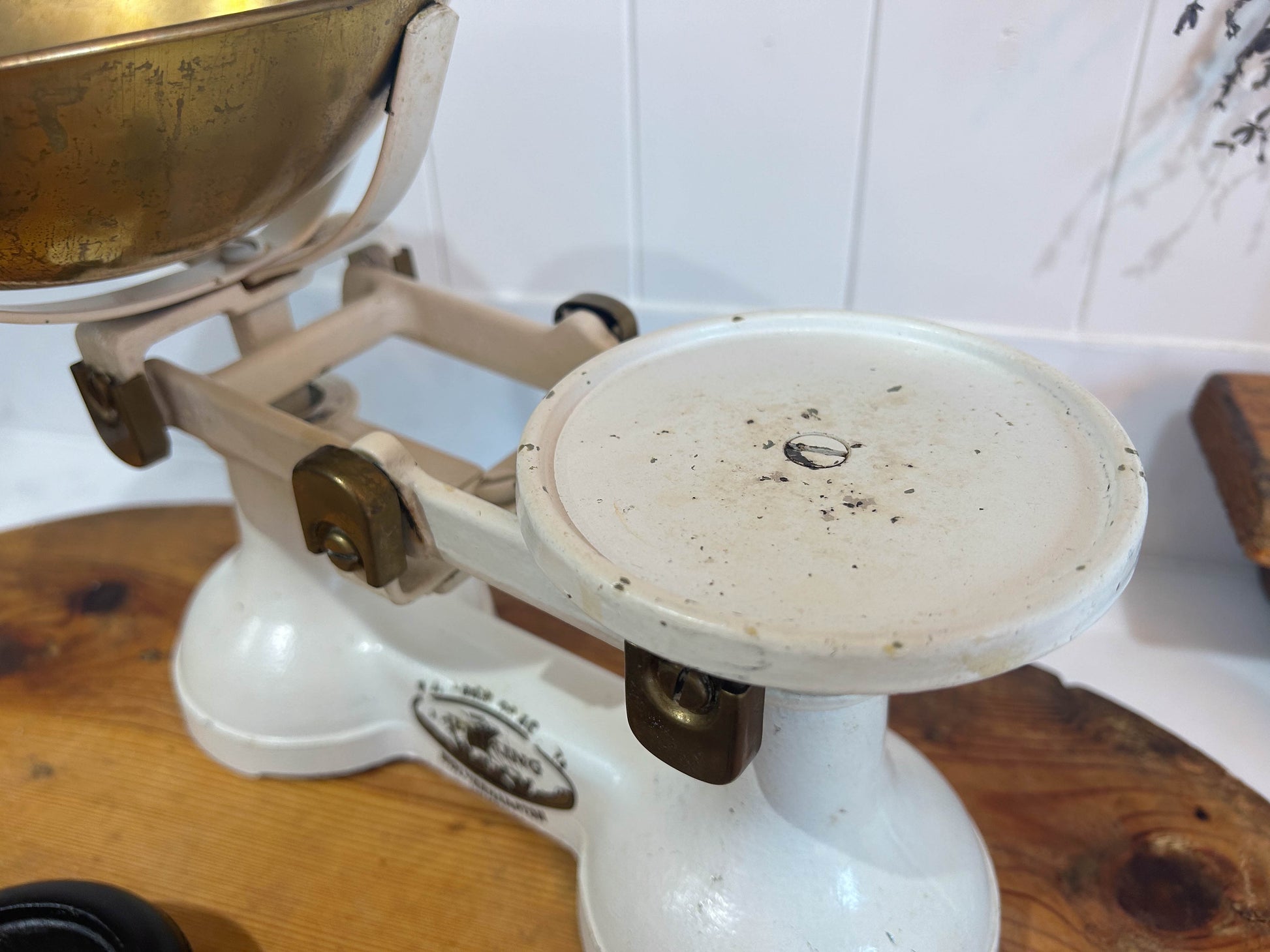 Vintage Heavy Antique Viking White Cream Cast Iron Brass Wolverhampton Kitchen Weighing Scales with Cast Iron and Brass Weights