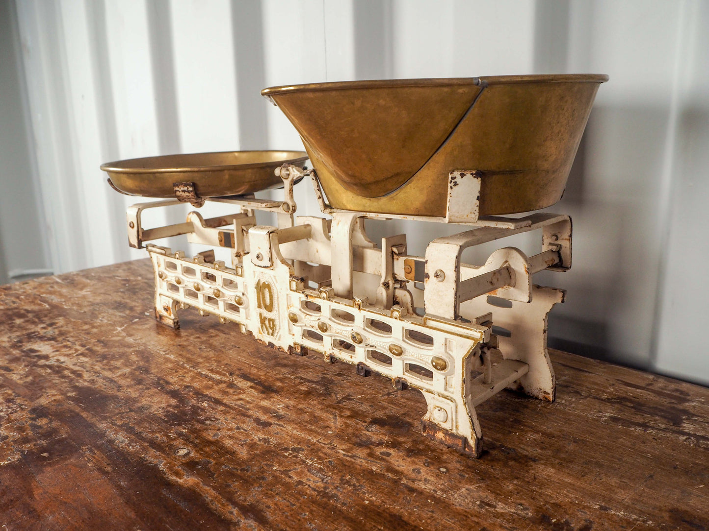 Antique Vintage Cast Iron 10kg Groceries Scales with Brass Pans