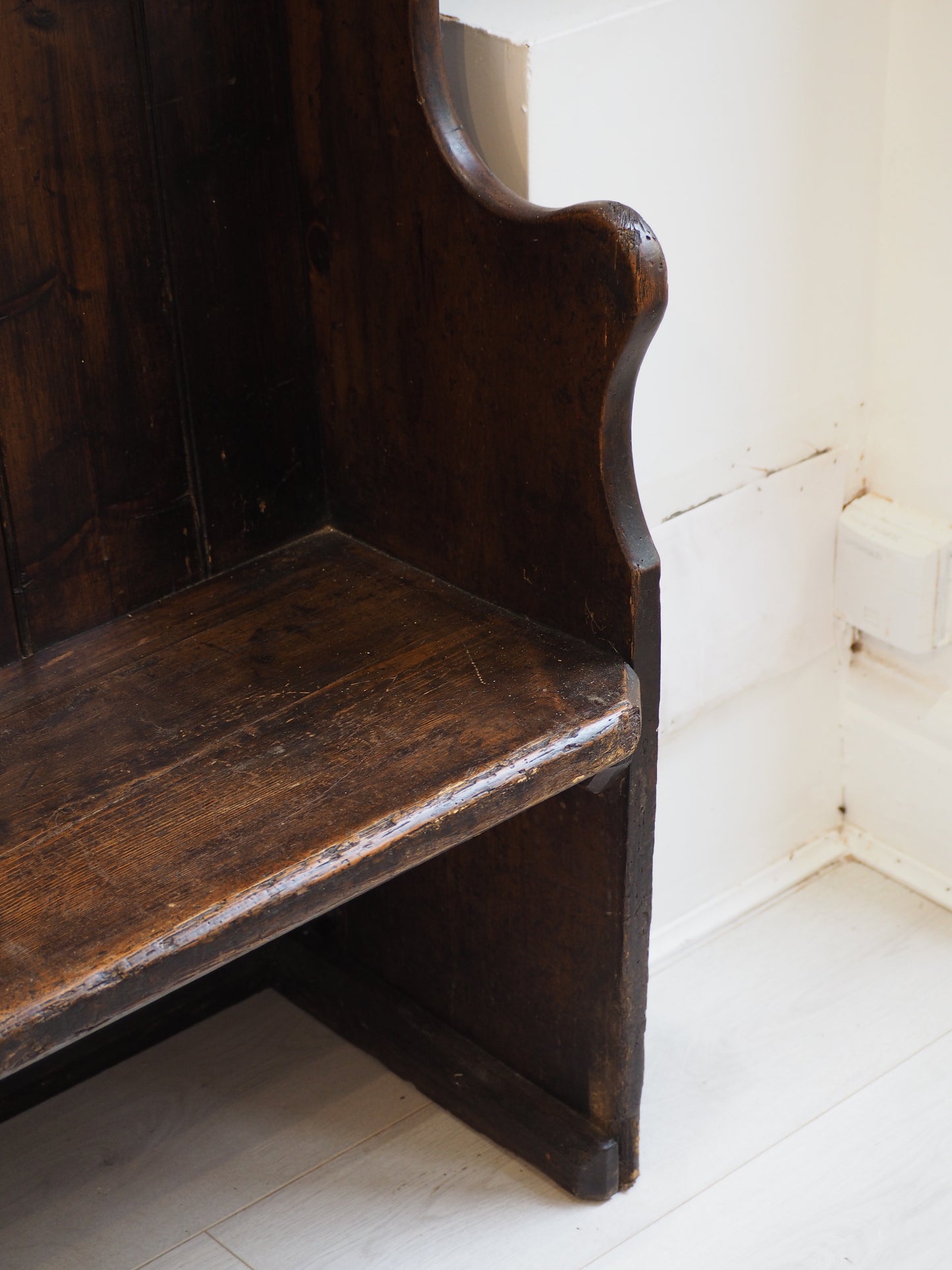 Antique 19th Century Oak & Pine High Back English Tavern Settle / Furniture