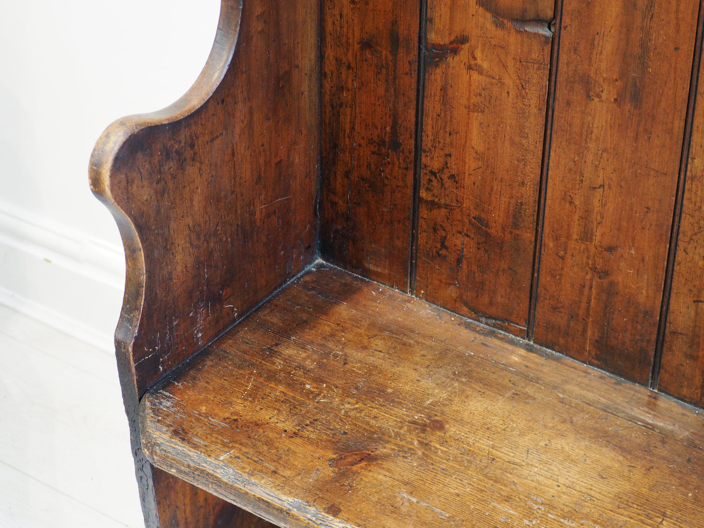 Antique 19th Century Oak & Pine High Back English Tavern Settle / Furniture