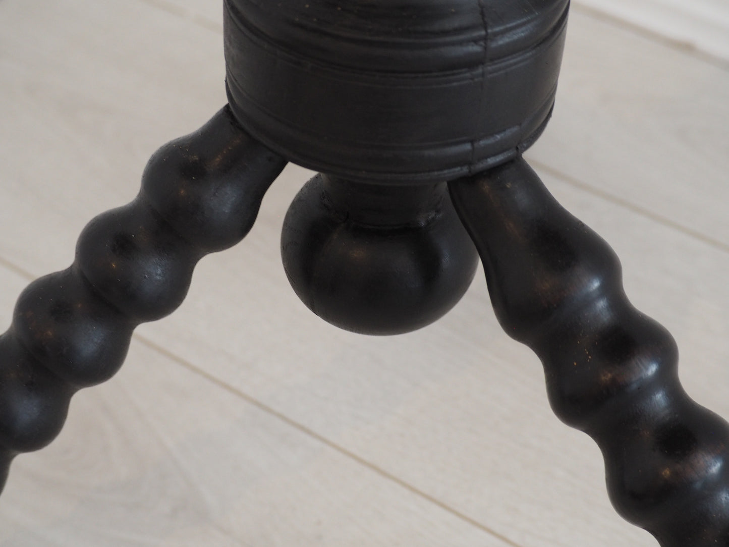 Vintage Antique Victorian Round Wooden Bobbin Table with Single Drawer & Ebonised Base / Furniture