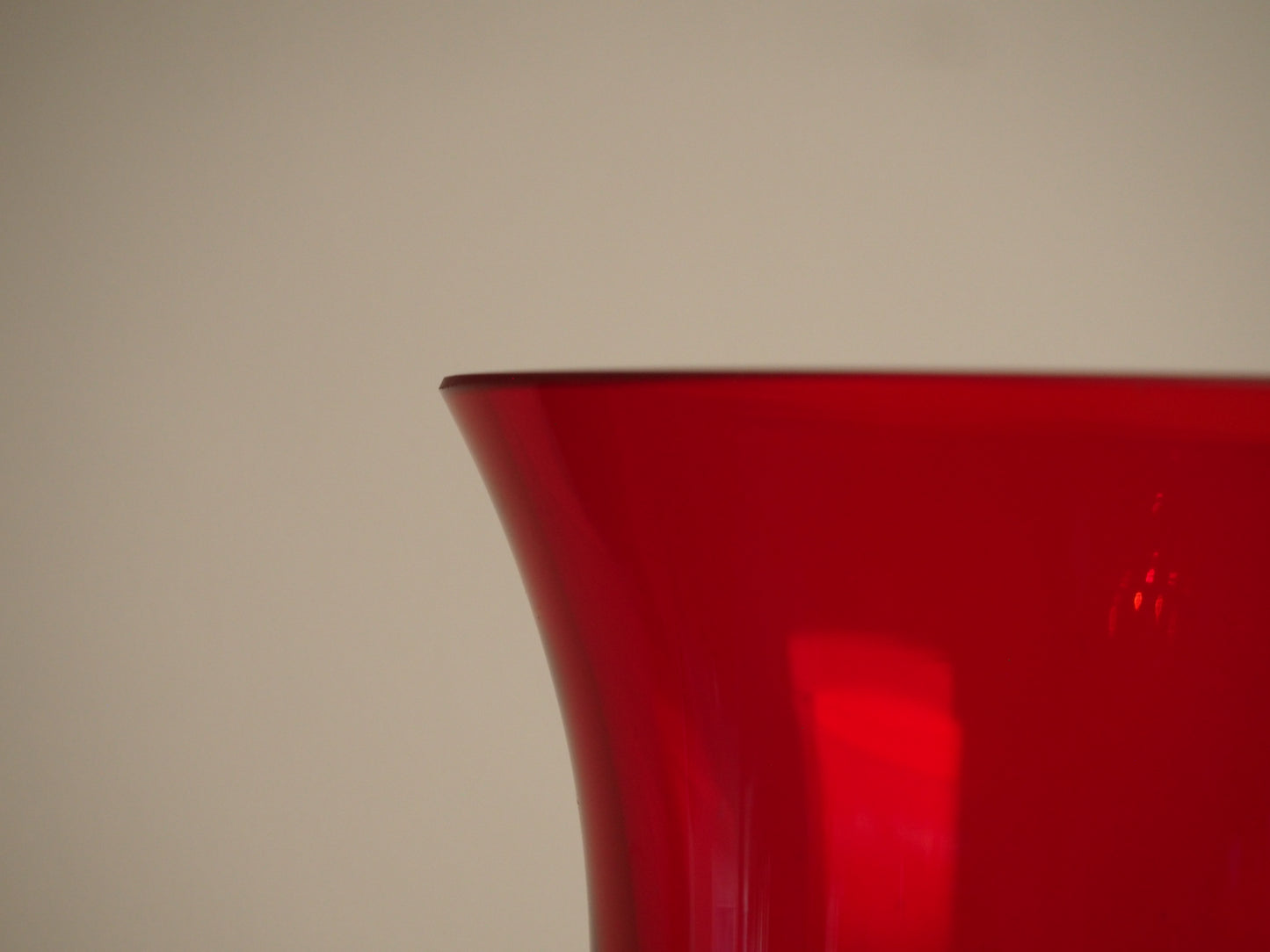 Tamara Aladin Kasipaino Glass Vase for Riihimaen Lasi c1970 in Red