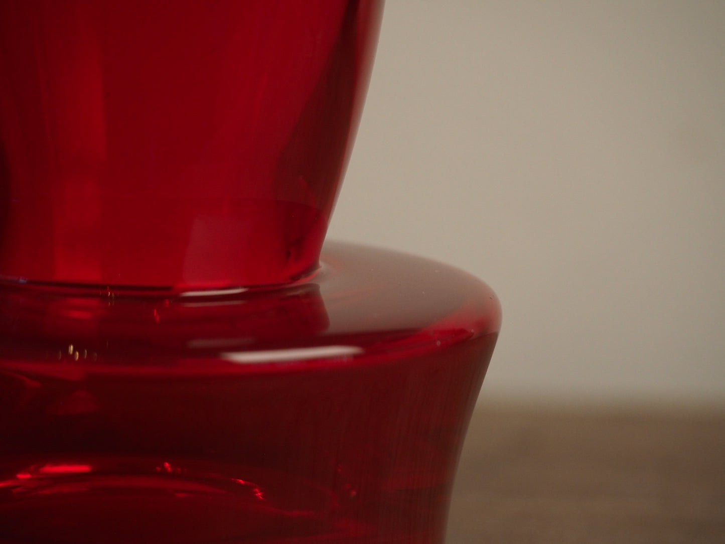 Tamara Aladin Kasipaino Glass Vase for Riihimaen Lasi c1970 in Red