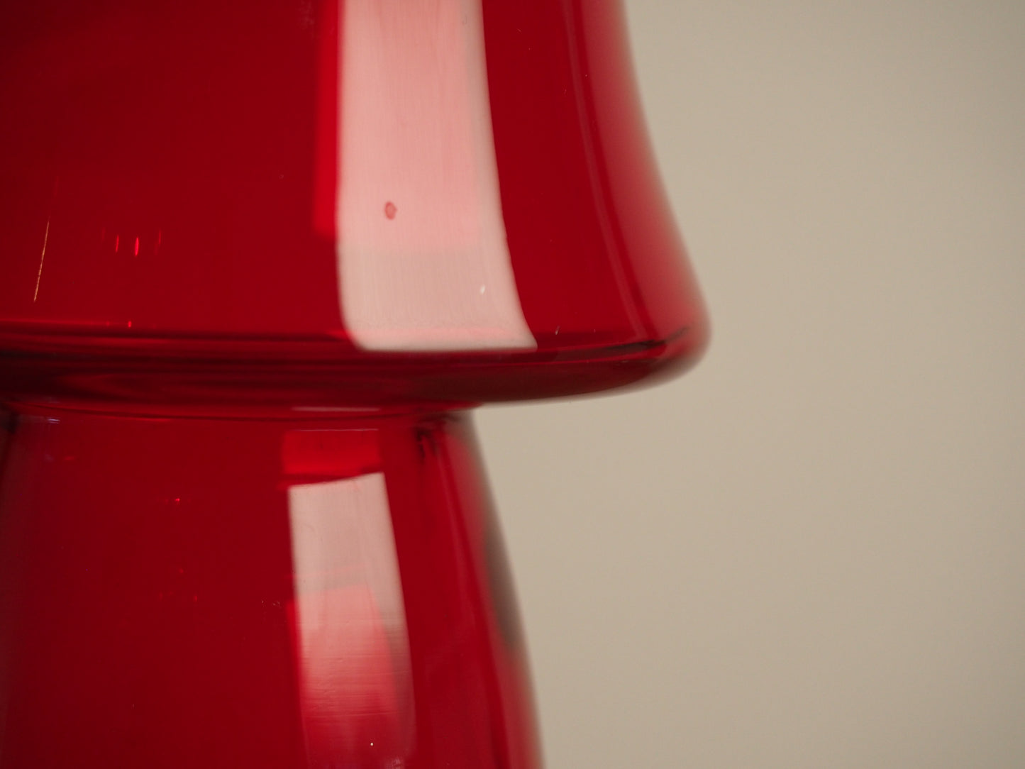 Tamara Aladin Kasipaino Glass Vase for Riihimaen Lasi c1970 in Red