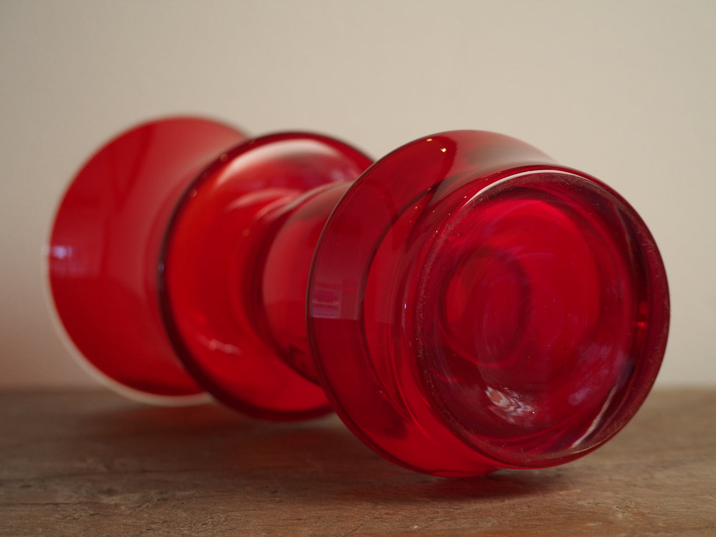 Tamara Aladin Kasipaino Glass Vase for Riihimaen Lasi c1970 in Red