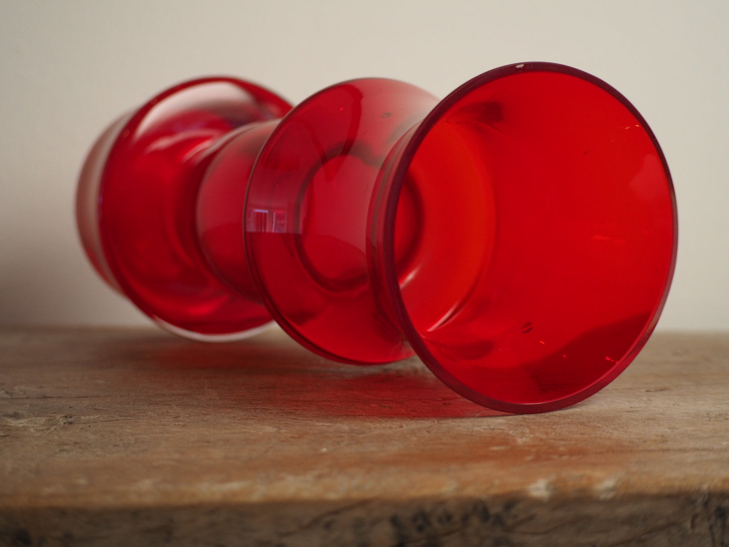 Tamara Aladin Kasipaino Glass Vase for Riihimaen Lasi c1970 in Red