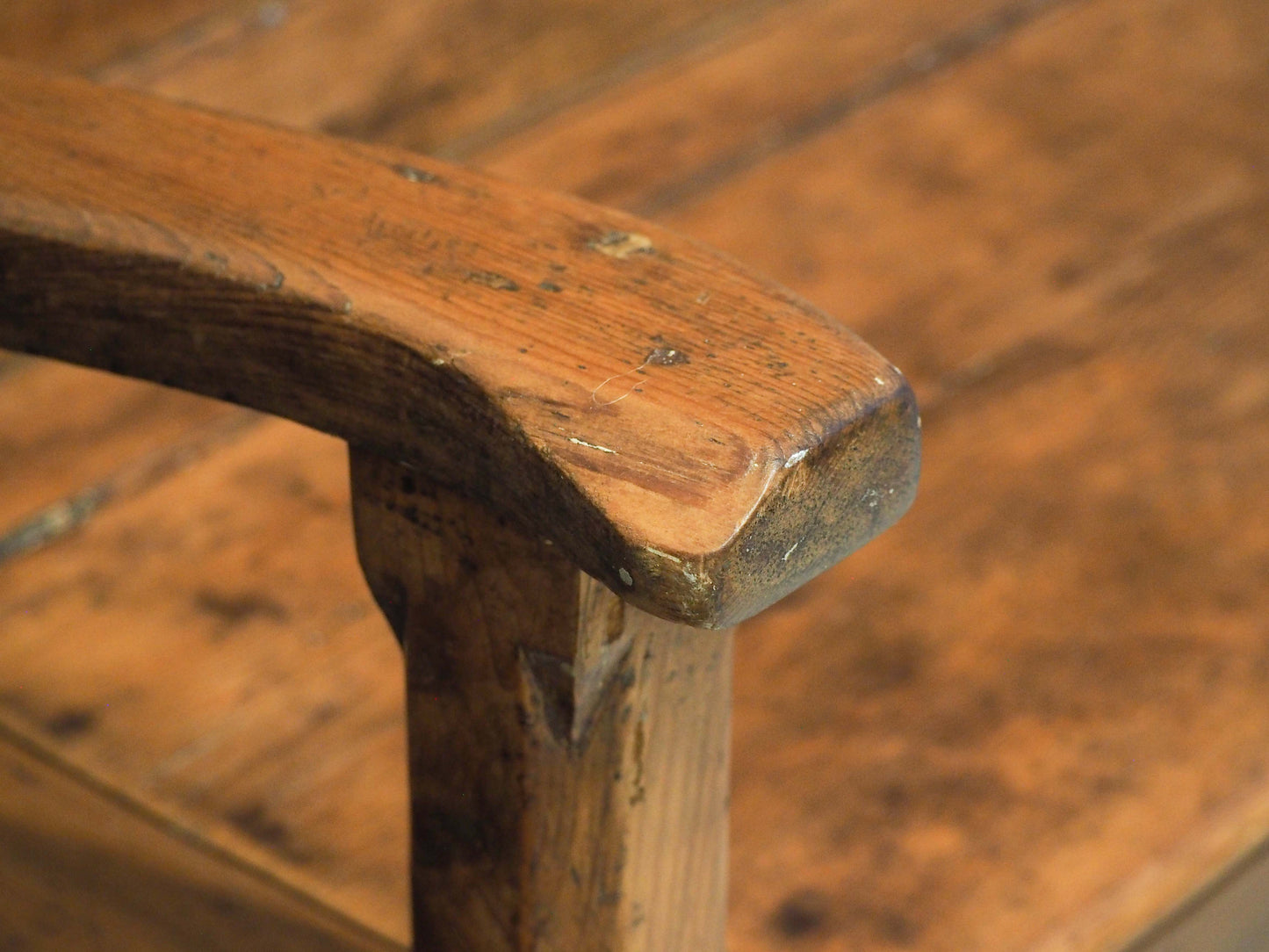 Antique 19th-Century Welsh Pitch Pine Settle Bench with Hinged Seat / Decorative Furniture