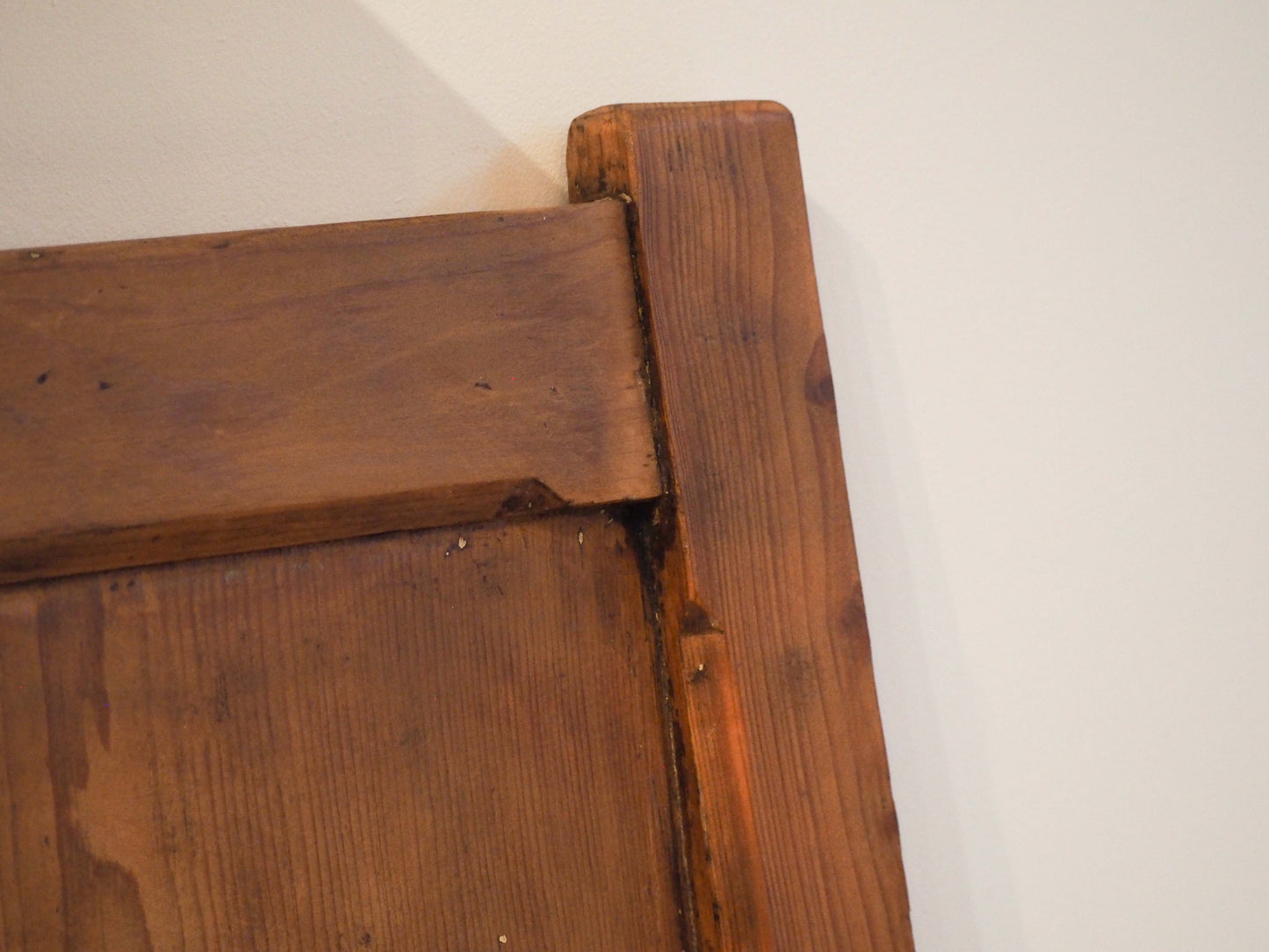 Antique 19th-Century Welsh Pitch Pine Settle Bench with Hinged Seat / Decorative Furniture