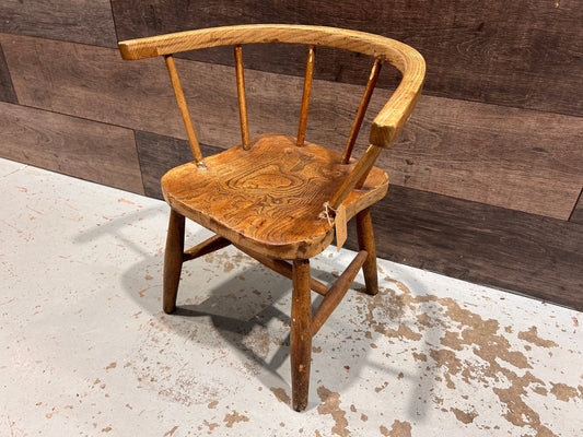 Antique 20th Century Child's Windsor Wooden ChairDust CollectorsDust Collectors