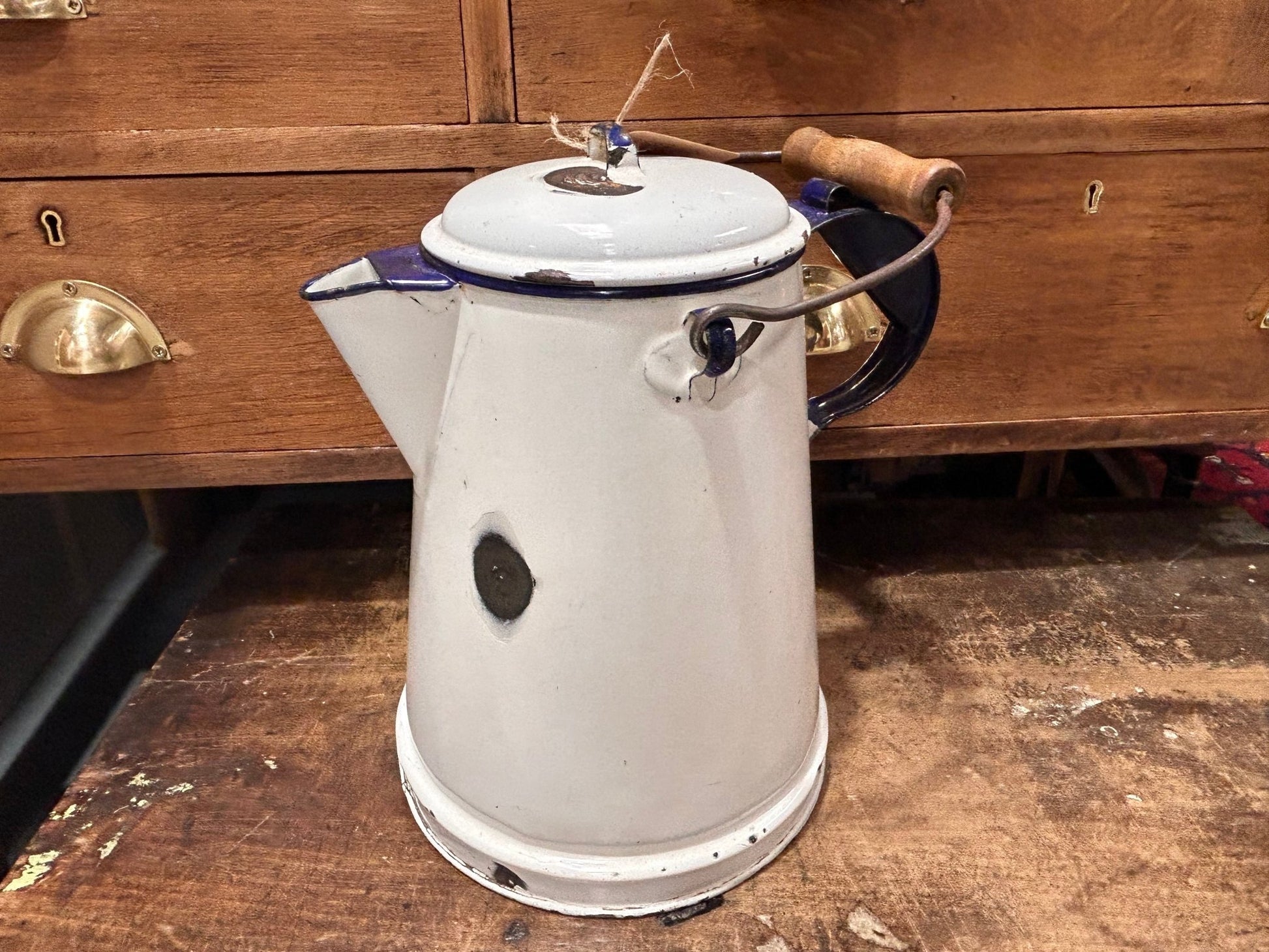 Large Enamel Milk Pail With Lid and HandleDust CollectorsDust Collectors