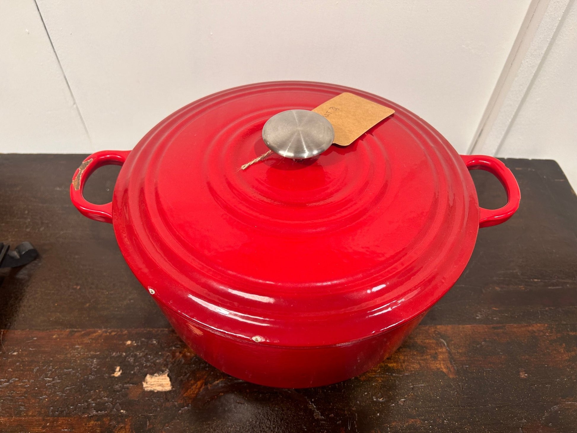 Red Cast Iron Round Cooking Pot with Lid and HandlesDust CollectorsDust Collectors