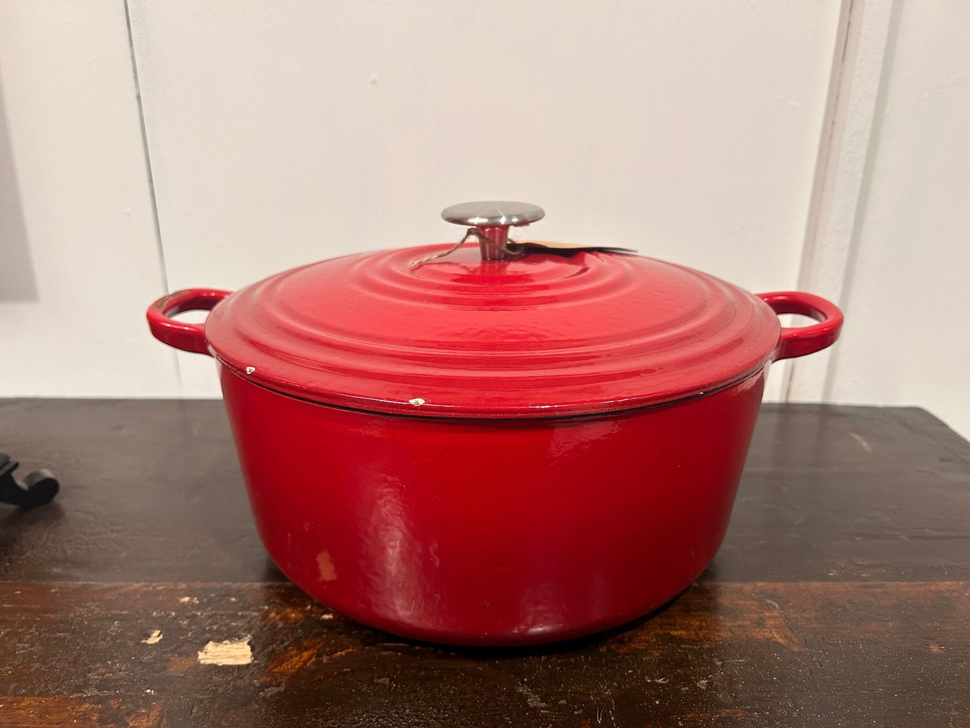 Red Cast Iron Round Cooking Pot with Lid and HandlesDust CollectorsDust Collectors