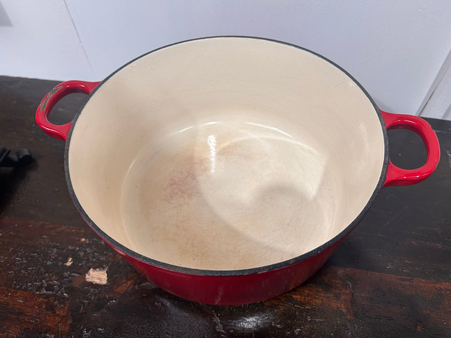 Red Cast Iron Round Cooking Pot with Lid and HandlesDust CollectorsDust Collectors