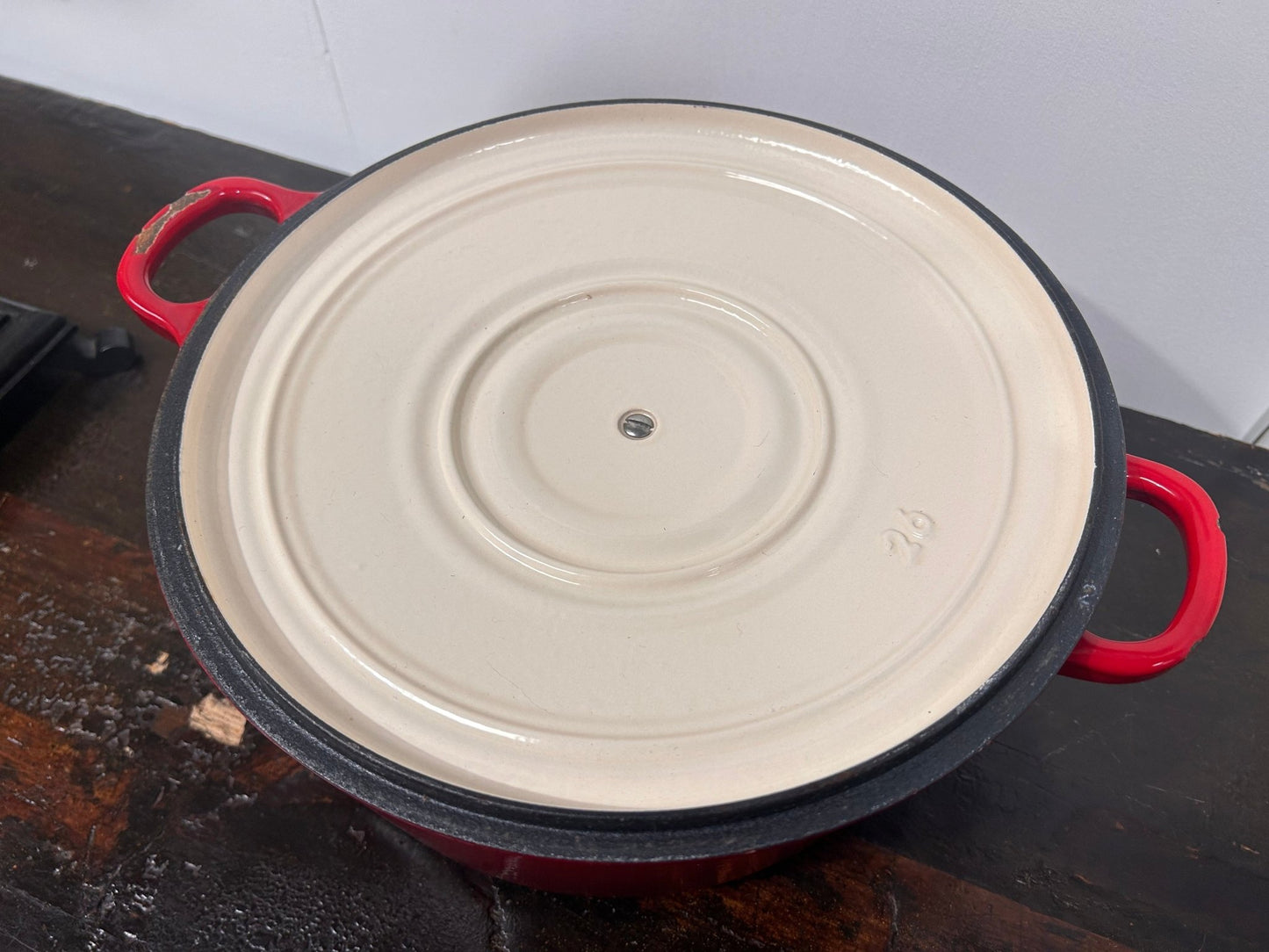 Red Cast Iron Round Cooking Pot with Lid and HandlesDust CollectorsDust Collectors