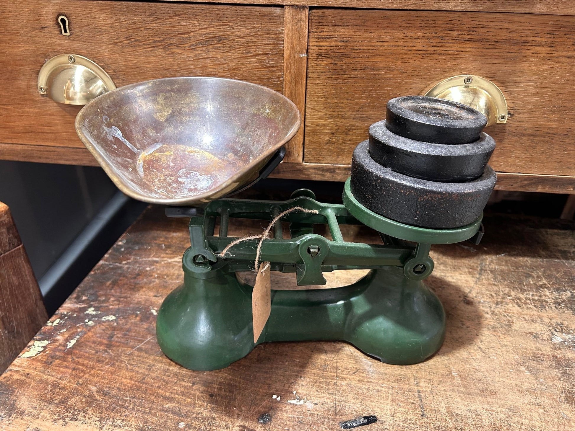 Vintage Green Metal Weighing Scales Brass Bowl Boots Nottingham With WeightsDust CollectorsDust Collectors